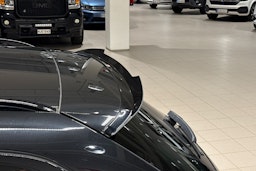 Musta BMW 320 2022 kuva 34.