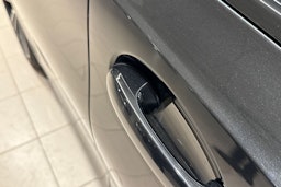 Musta BMW 320 2022 kuva 37.