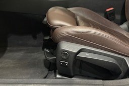 Musta BMW 320 2022 kuva 38.