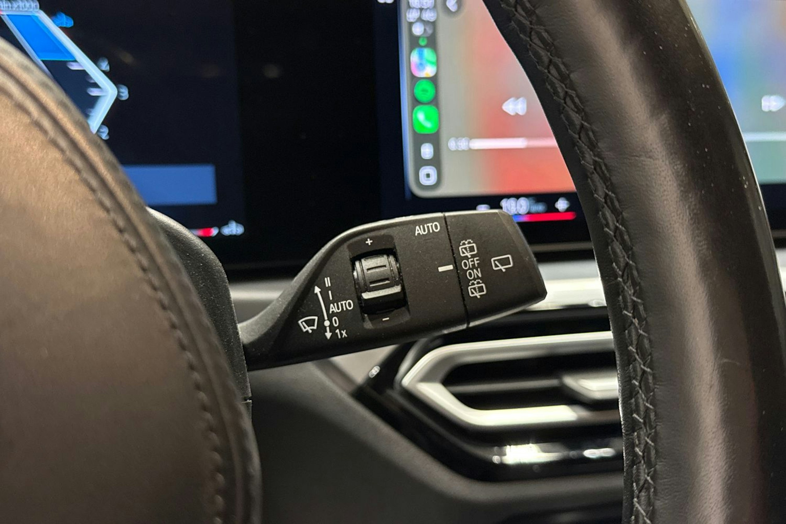 Musta BMW 320 2022 kuva 40.