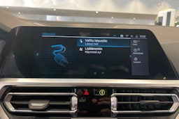 Valkoinen BMW 320 2022 kuva 25.