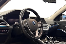 musta BMW 320 2022 kuva 3.