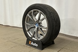 musta BMW 320 2022 kuva 13.