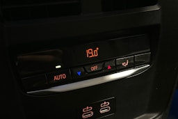 musta BMW 320 2022 kuva 16.