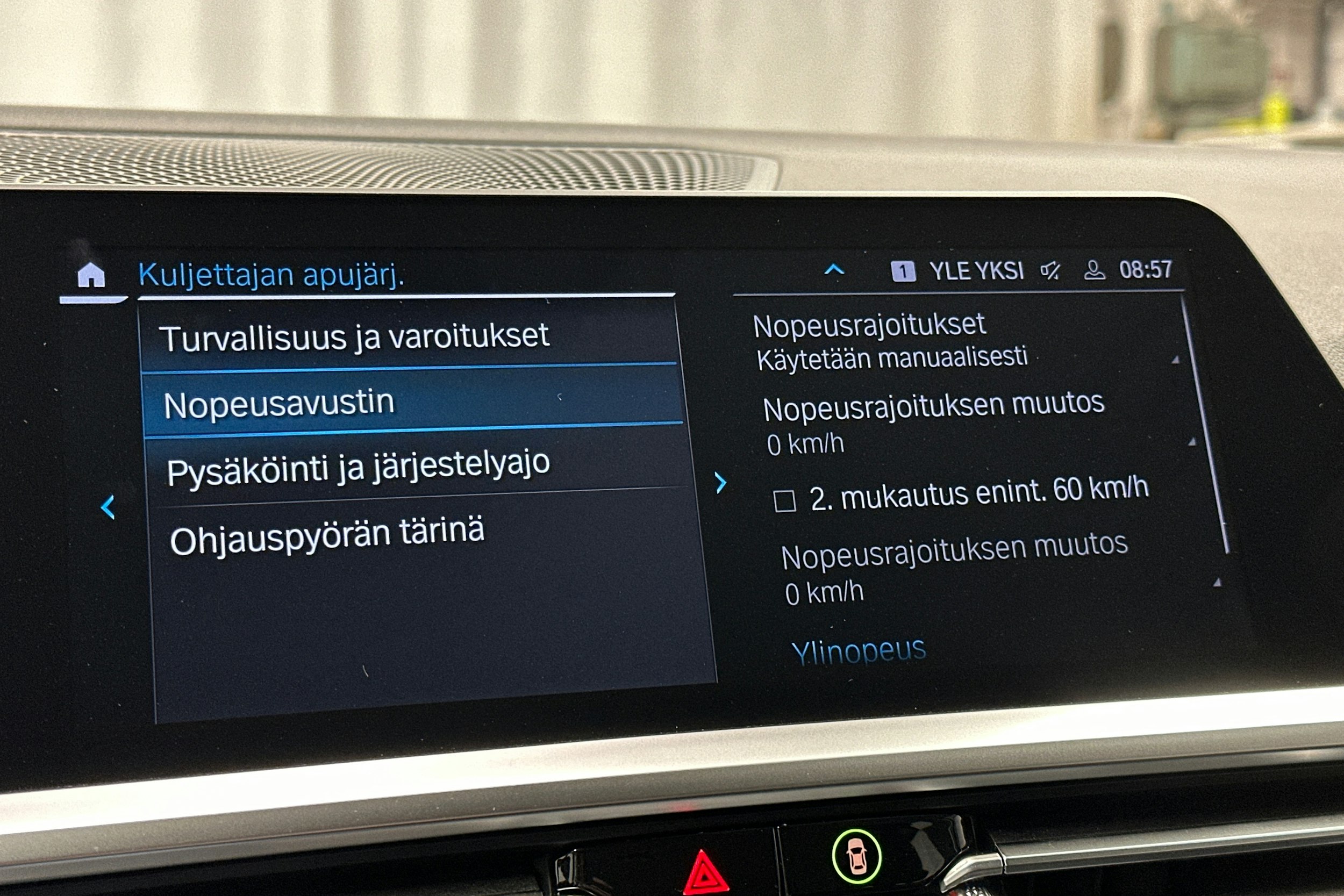 musta BMW 320 2022 kuva 26.