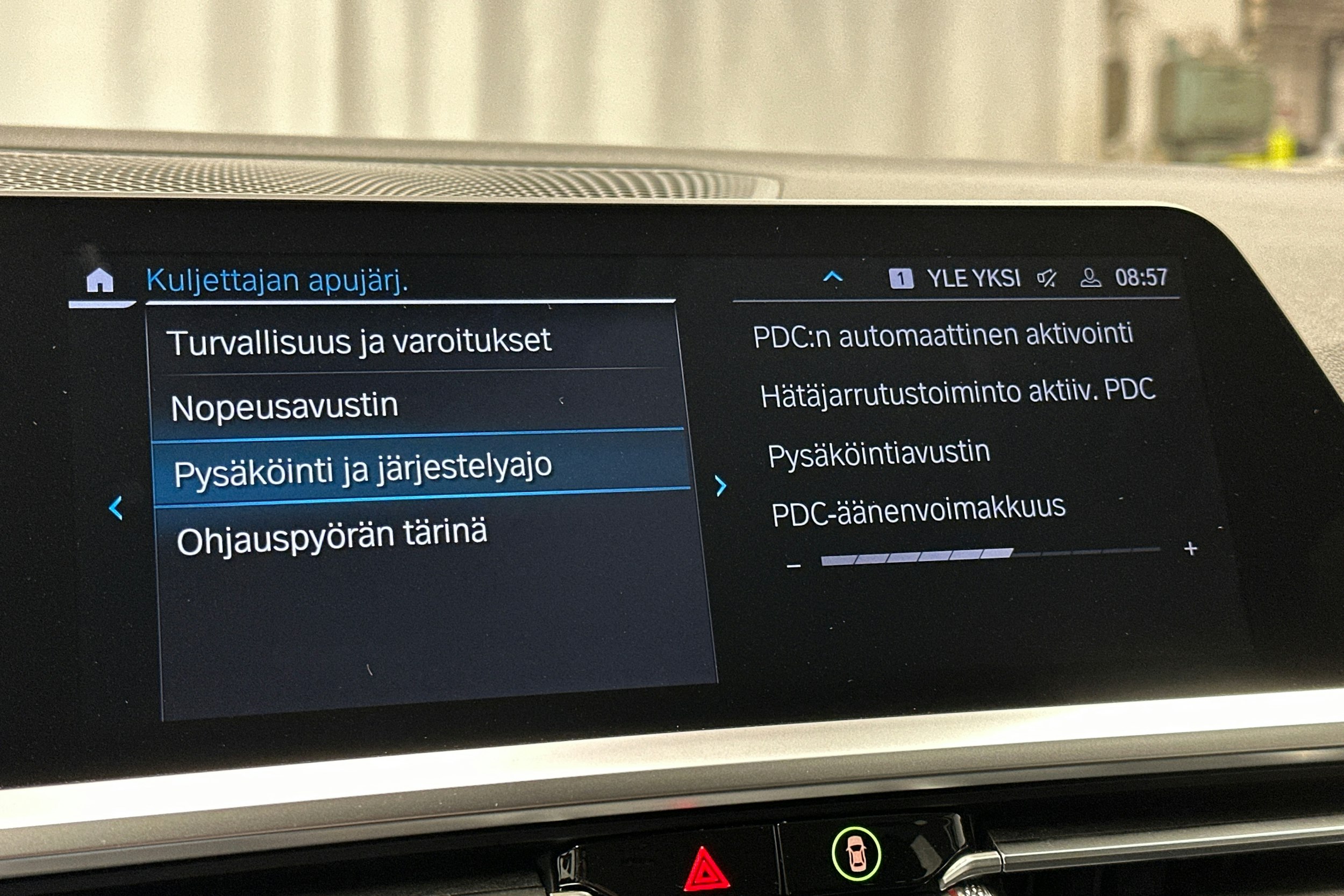 musta BMW 320 2022 kuva 27.