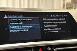 musta BMW 320 2022 kuva 27.