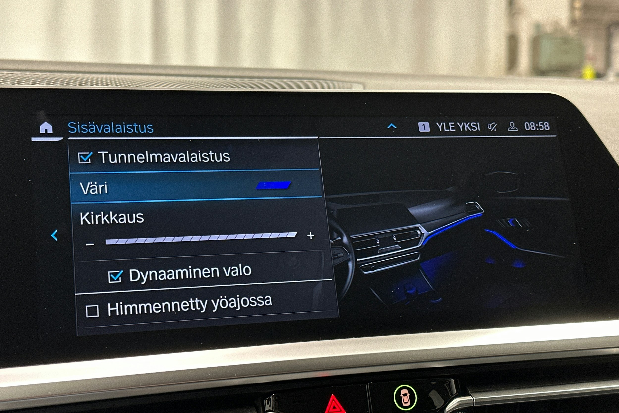 musta BMW 320 2022 kuva 28.