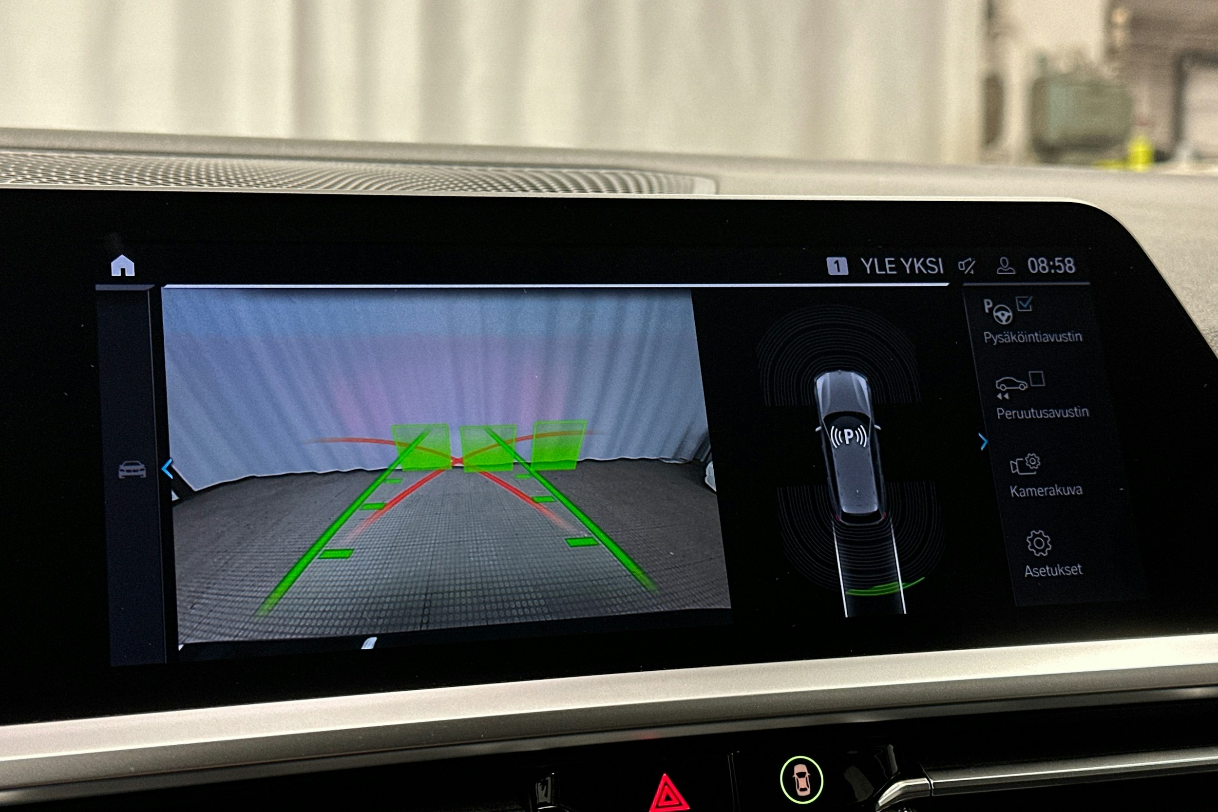 musta BMW 320 2022 kuva 30.