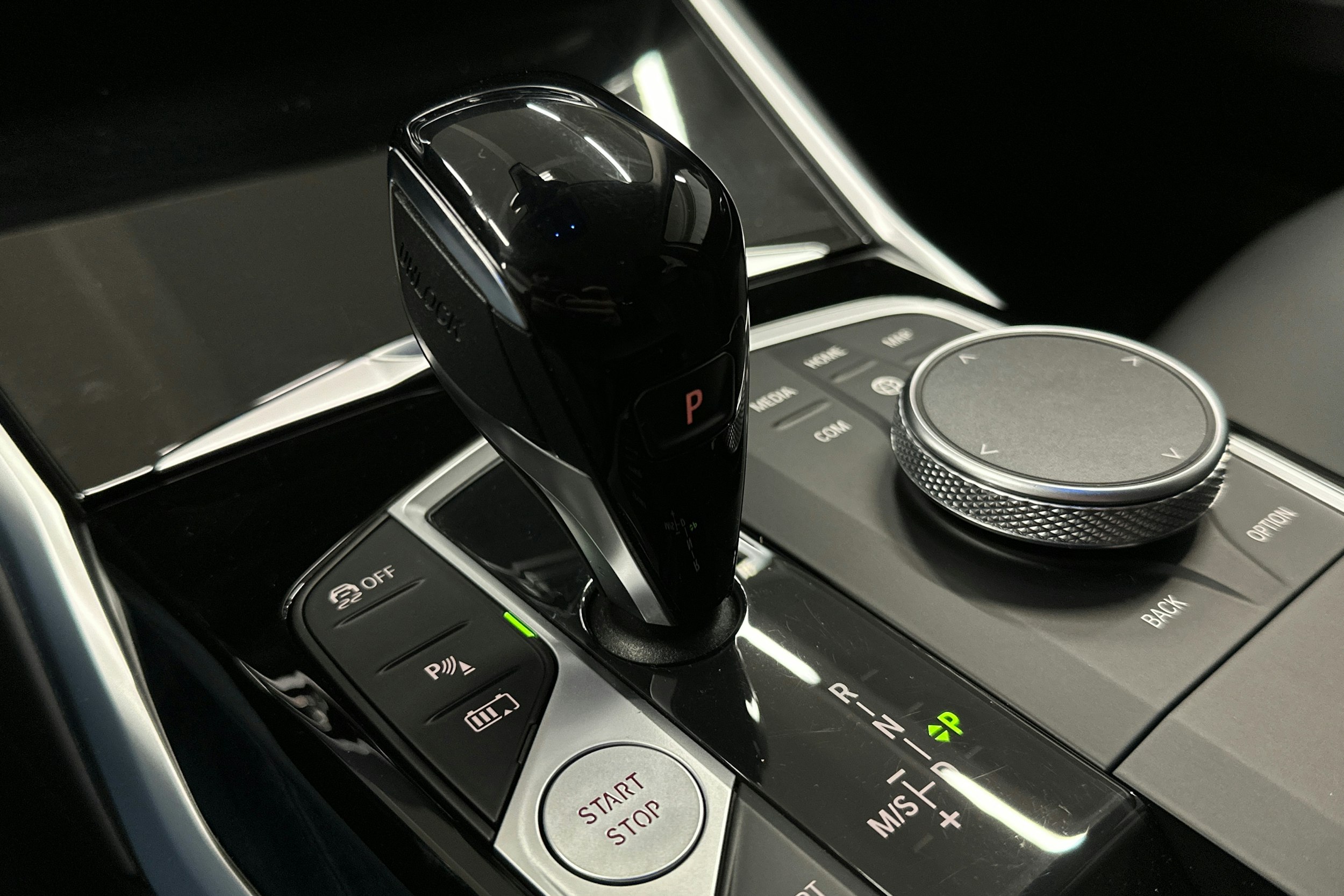 musta BMW 320 2022 kuva 32.