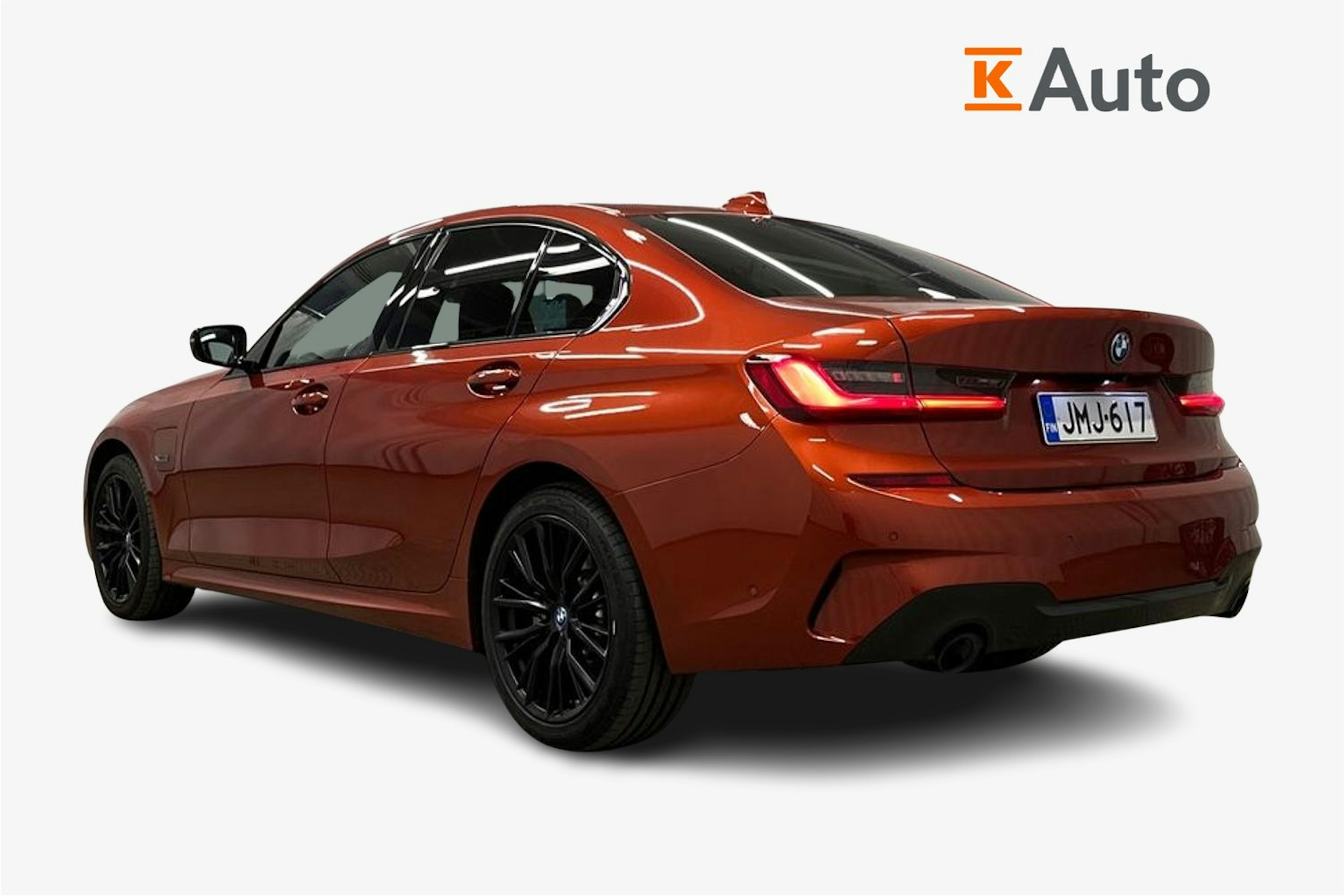 oranssi BMW 320 2022 kuva 2.