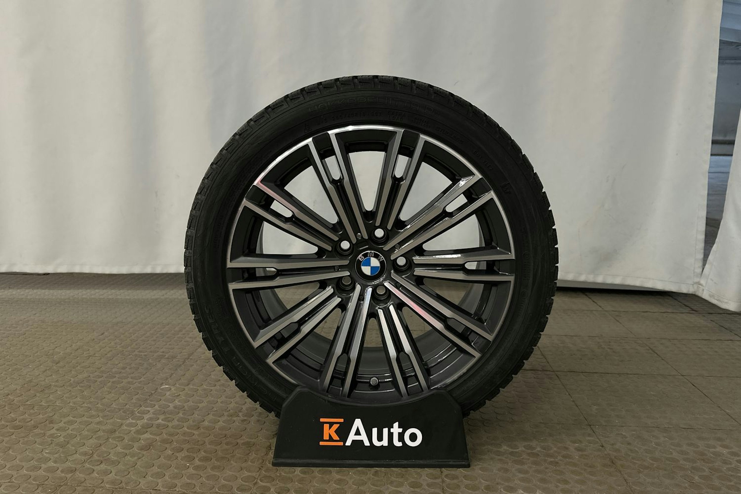 oranssi BMW 320 2022 kuva 13.