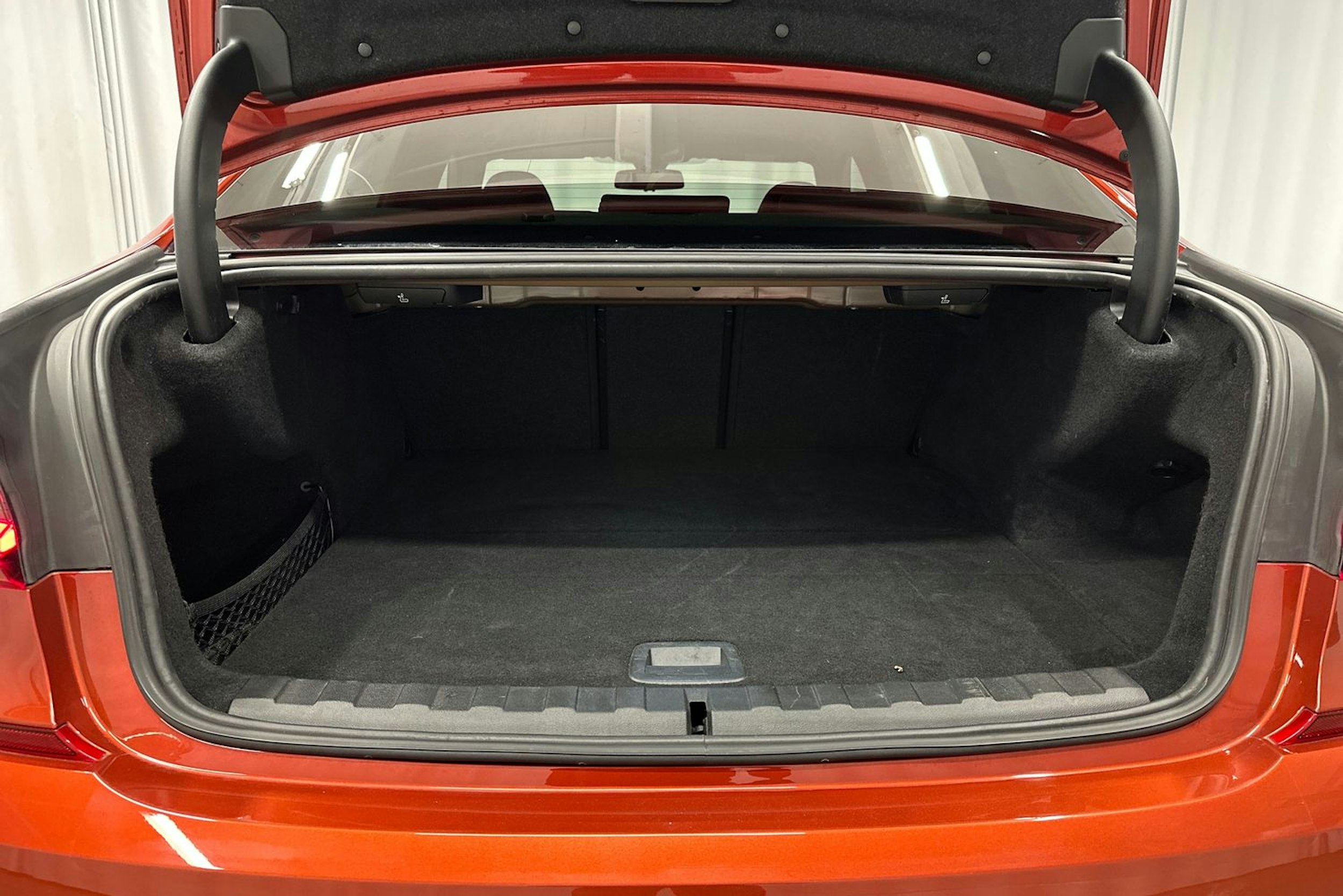 oranssi BMW 320 2022 kuva 14.
