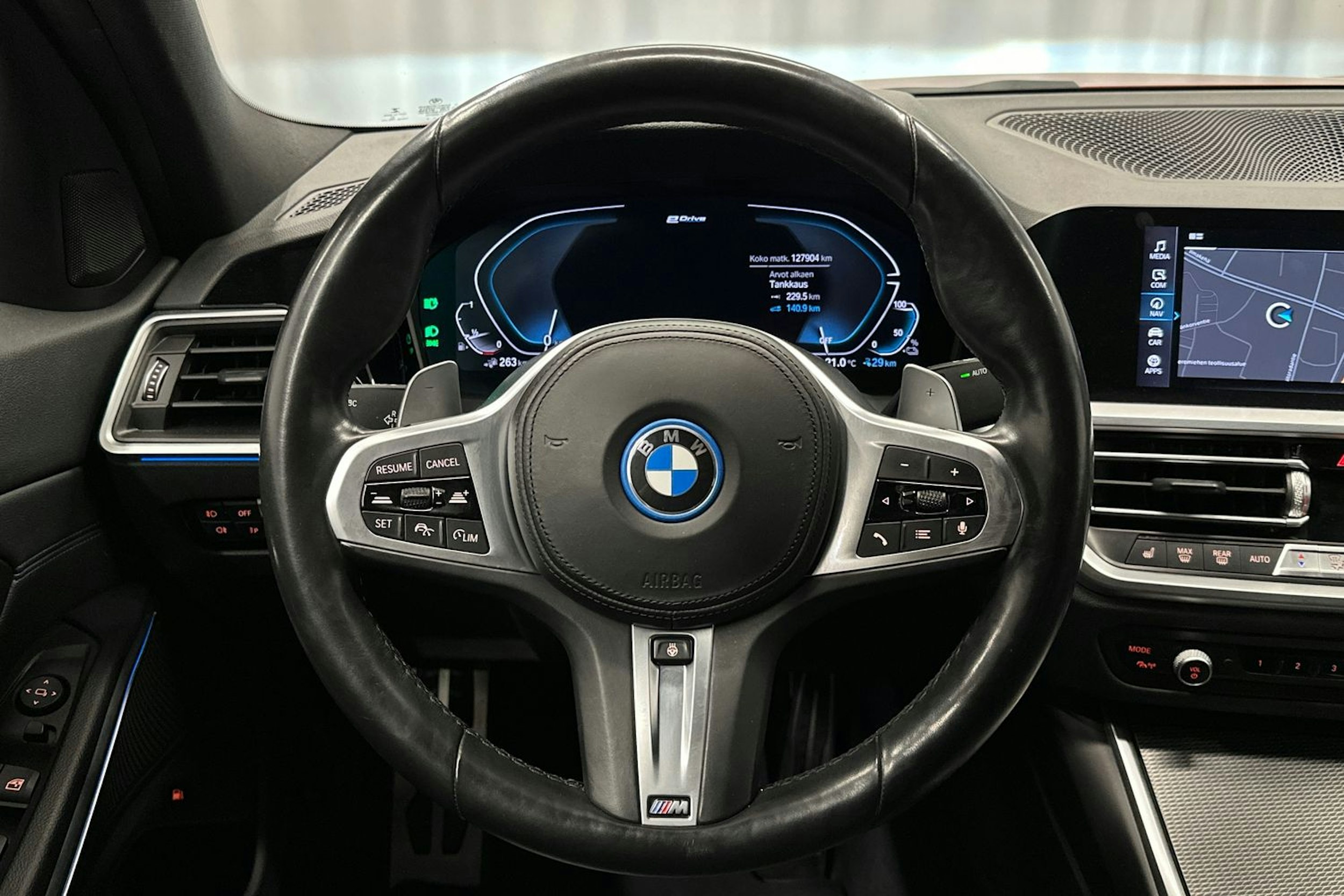oranssi BMW 320 2022 kuva 15.