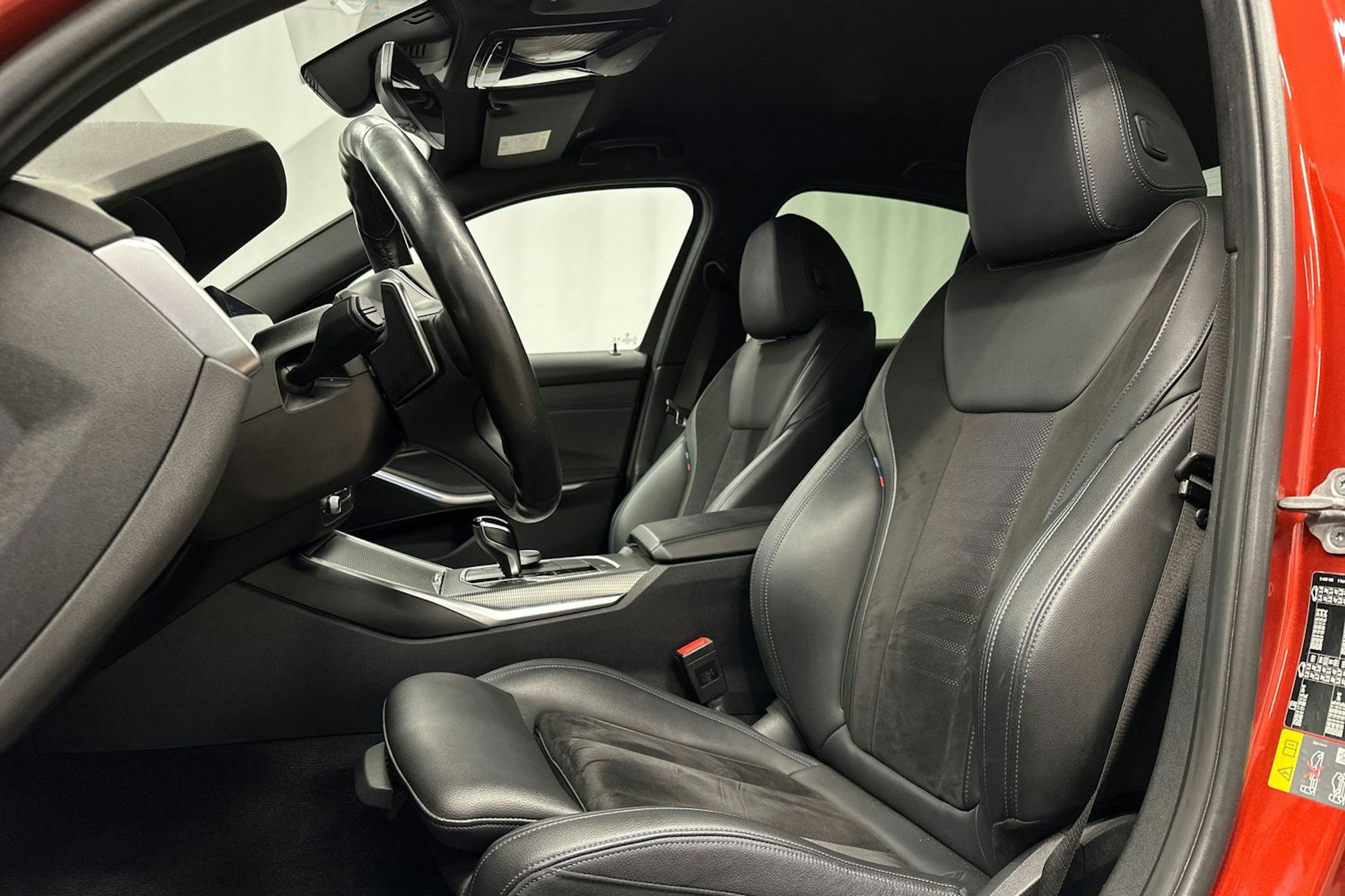 oranssi BMW 320 2022 kuva 16.