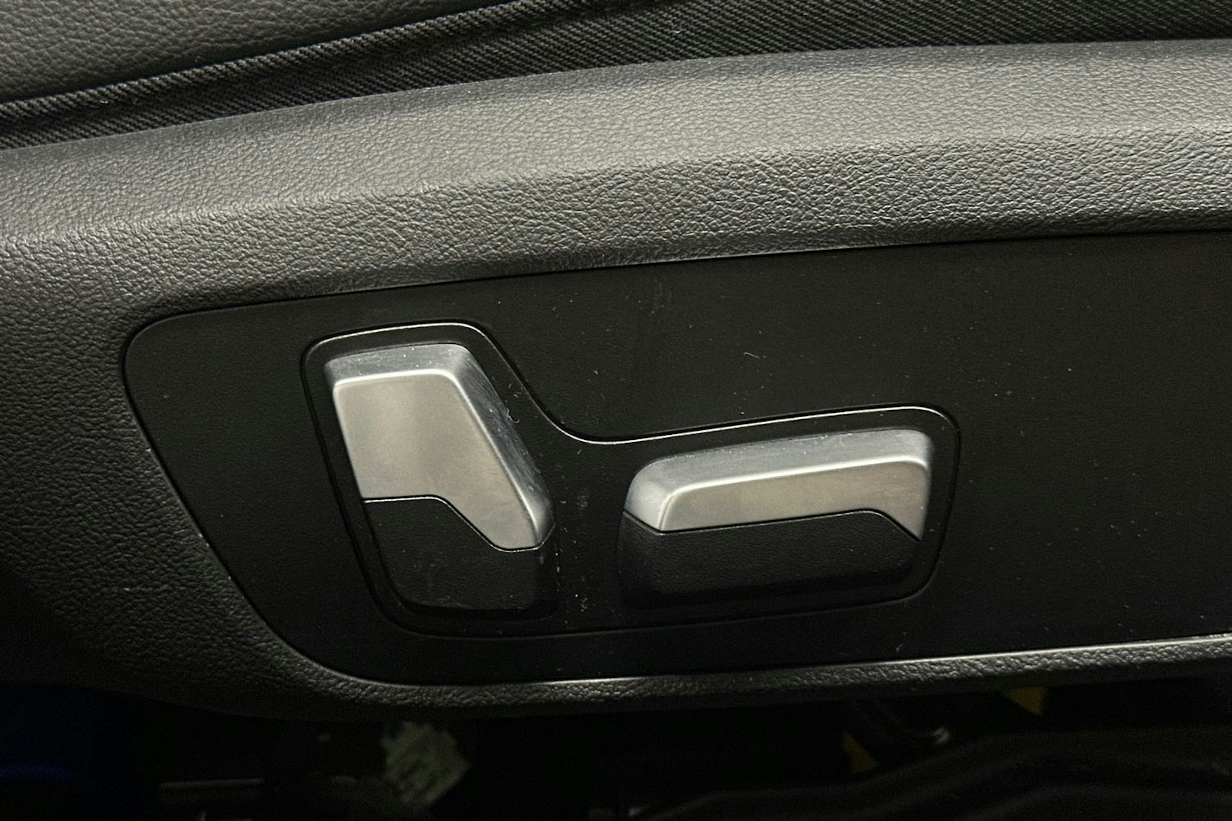oranssi BMW 320 2022 kuva 18.