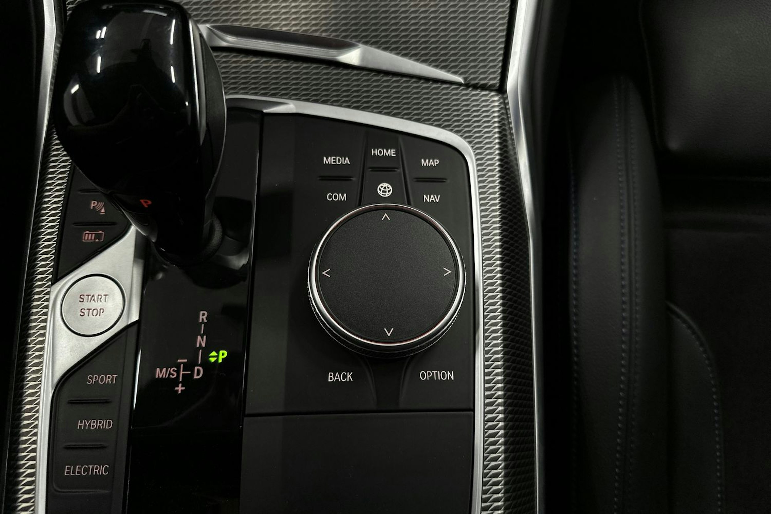 oranssi BMW 320 2022 kuva 23.