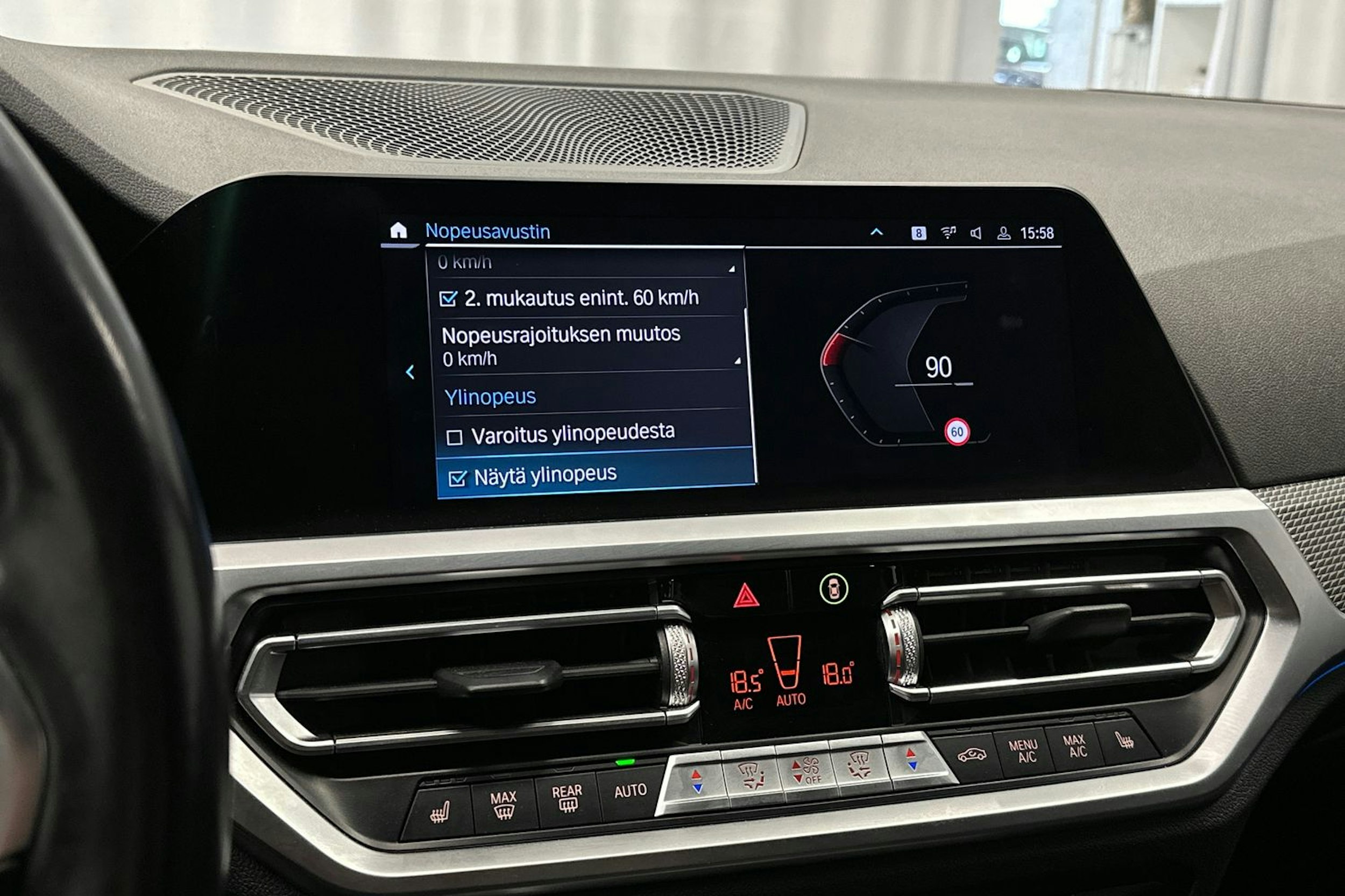 oranssi BMW 320 2022 kuva 33.