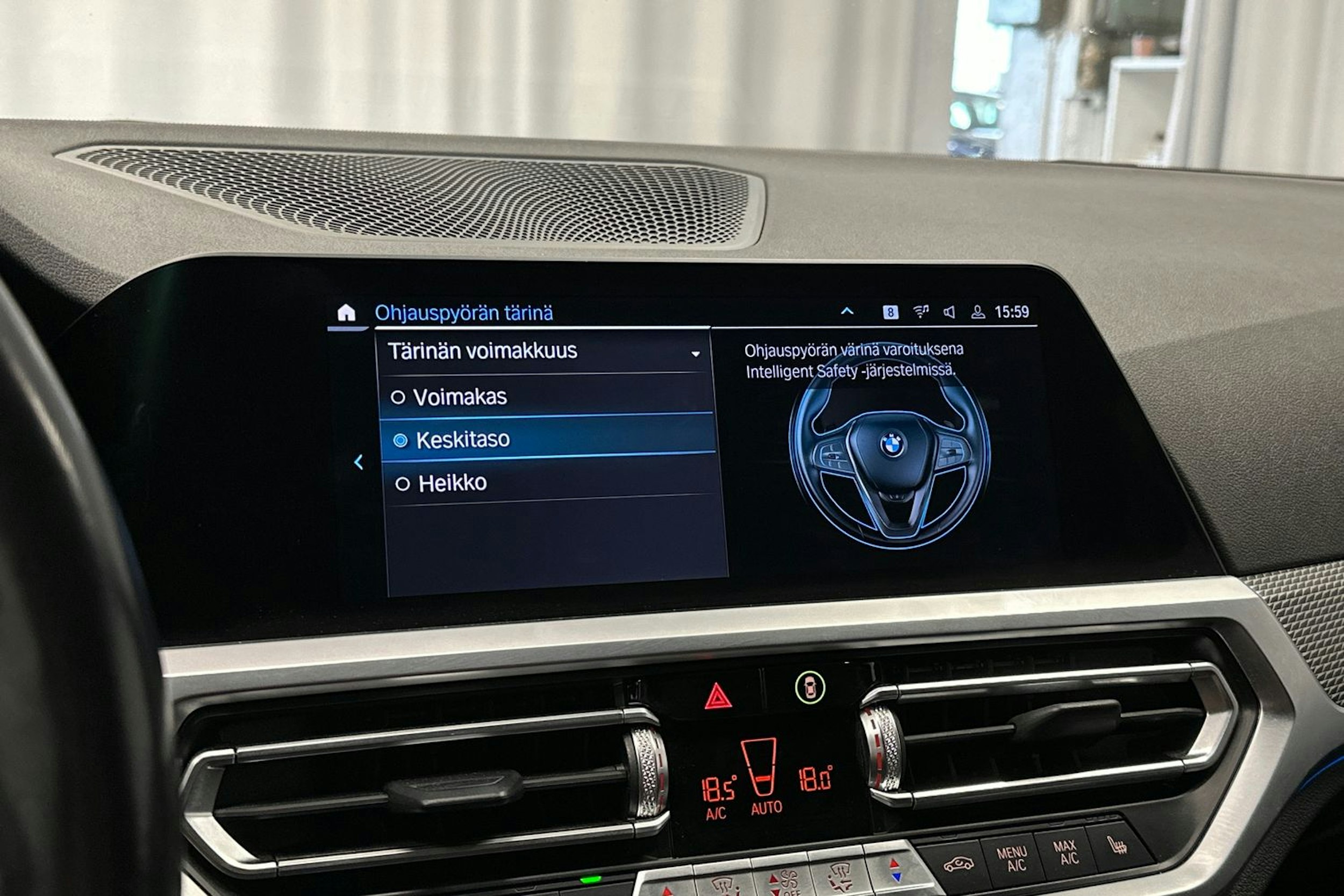 oranssi BMW 320 2022 kuva 35.