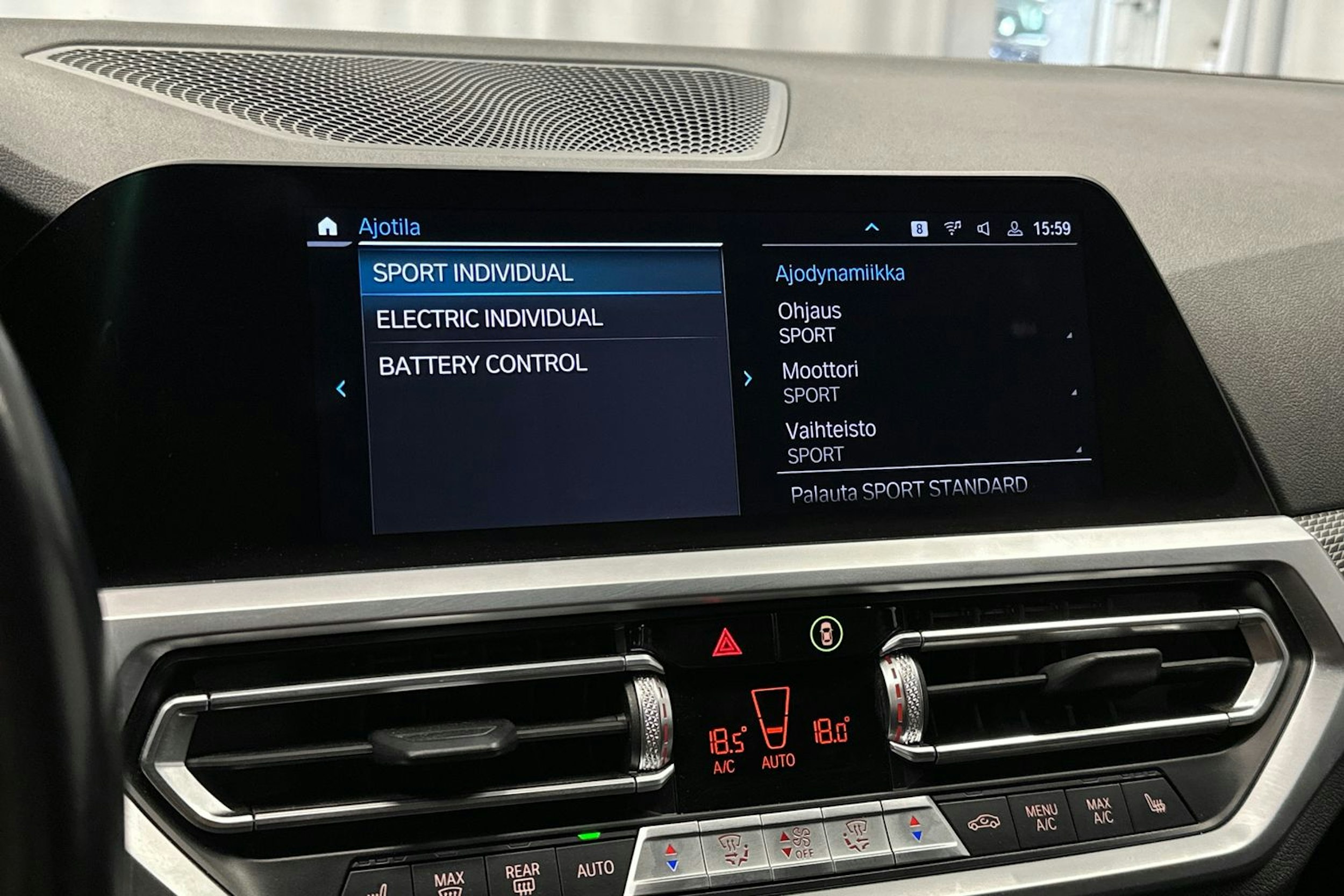 oranssi BMW 320 2022 kuva 36.