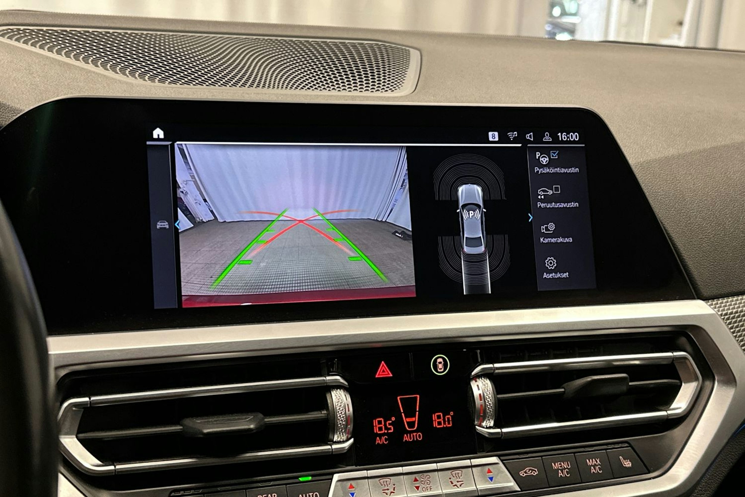 oranssi BMW 320 2022 kuva 38.
