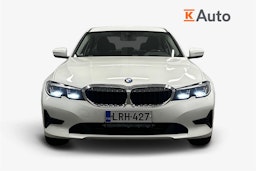 valkoinen BMW 320 2022 kuva 4.