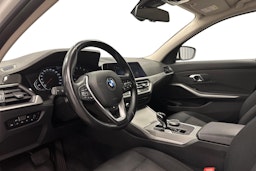 valkoinen BMW 320 2022 kuva 6.
