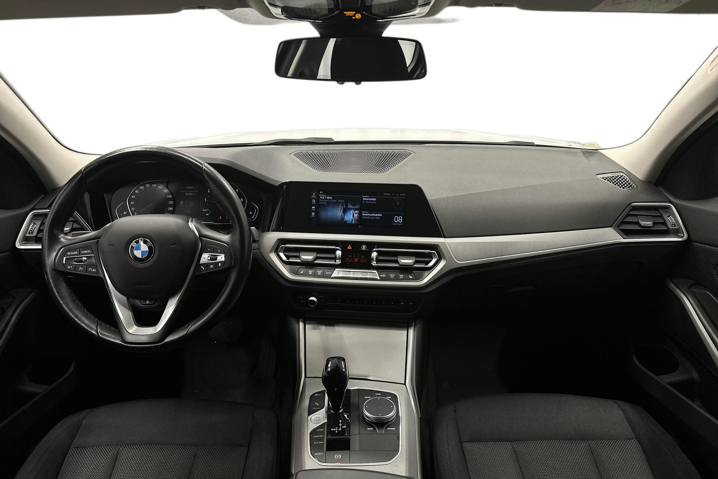 valkoinen BMW 320 2022 kuva 7.