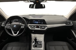 valkoinen BMW 320 2022 kuva 7.