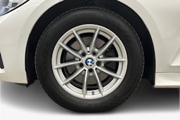 valkoinen BMW 320 2022 kuva 9.
