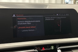valkoinen BMW 320 2022 kuva 19.