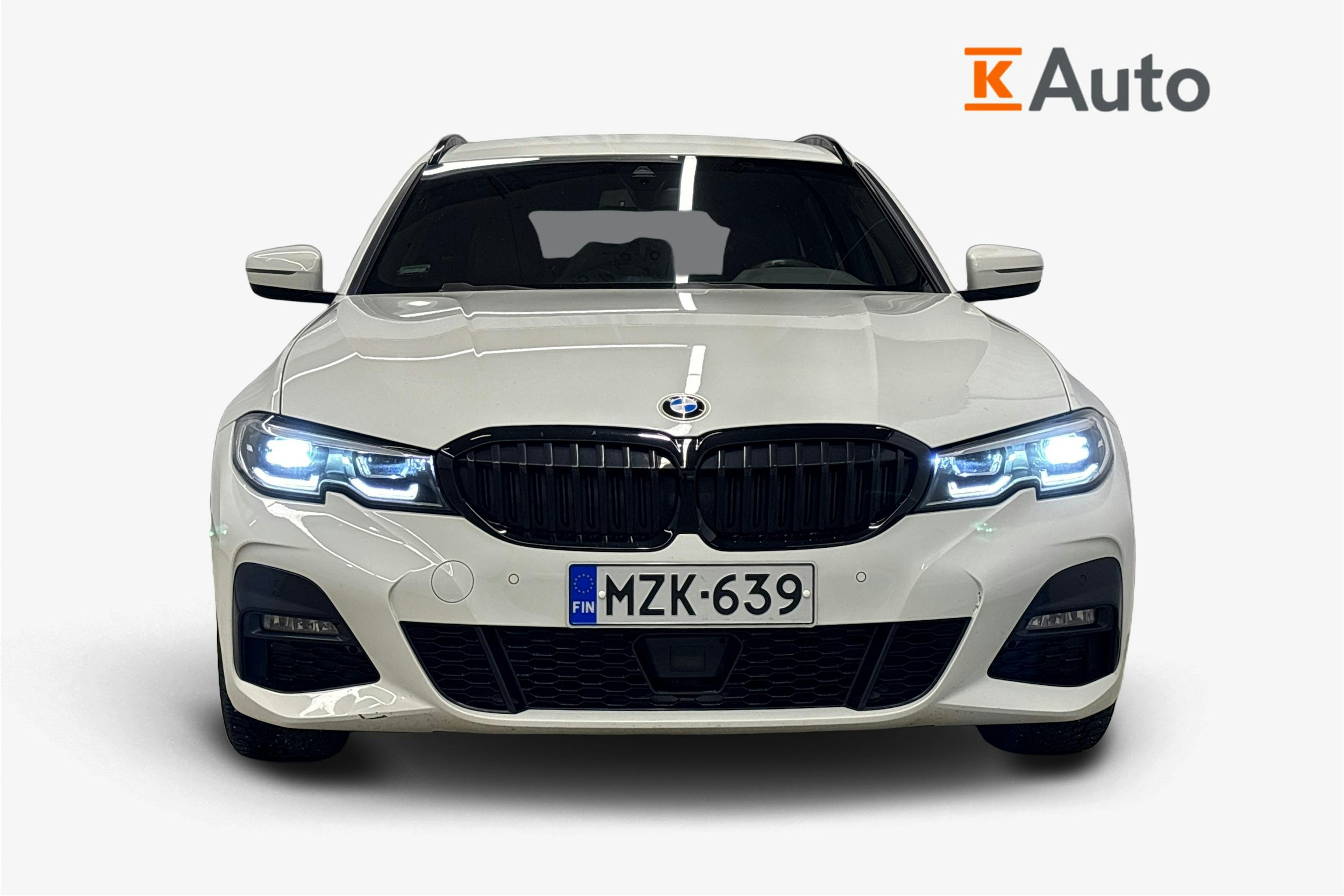 valkoinen BMW 320 2022 kuva 5.