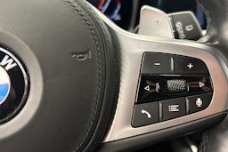 valkoinen BMW 320 2022 kuva 18.