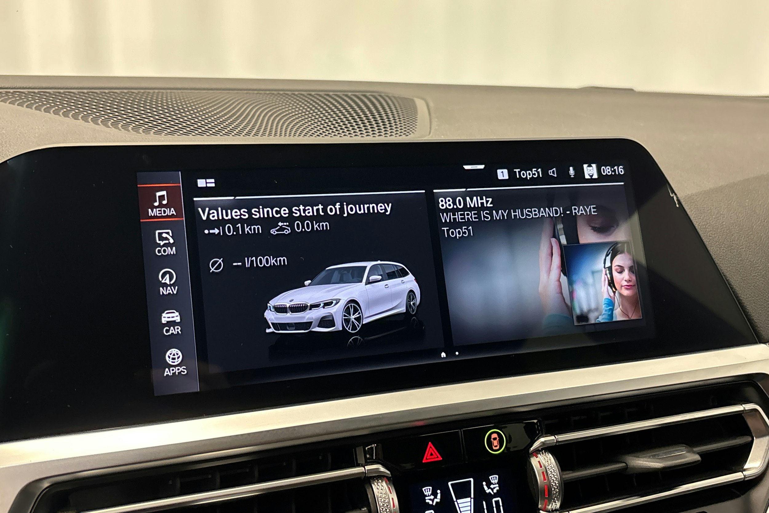 valkoinen BMW 320 2022 kuva 21.