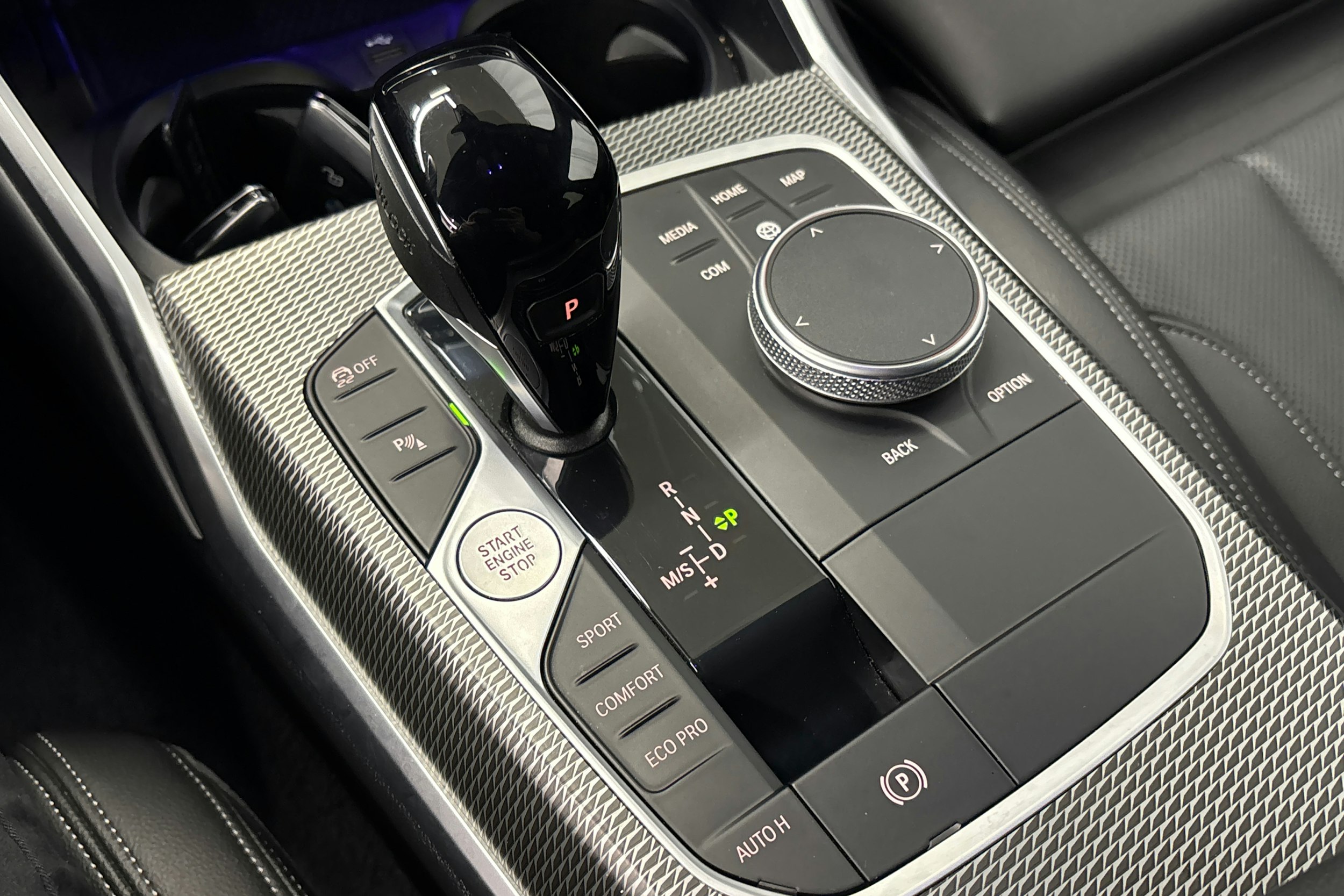 valkoinen BMW 320 2022 kuva 28.