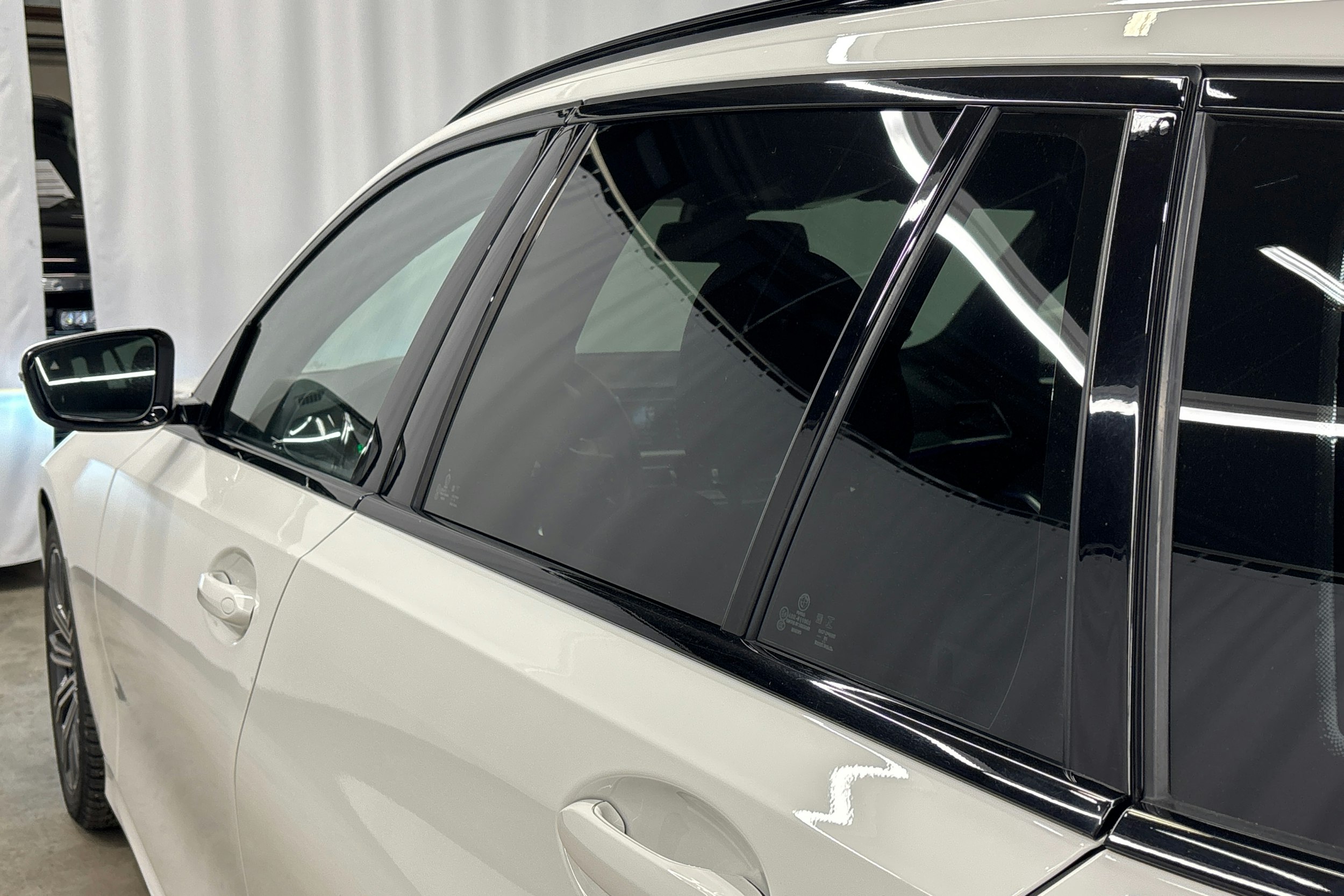 valkoinen BMW 320 2022 kuva 33.