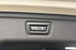 valkoinen BMW 320 2022 kuva 34.