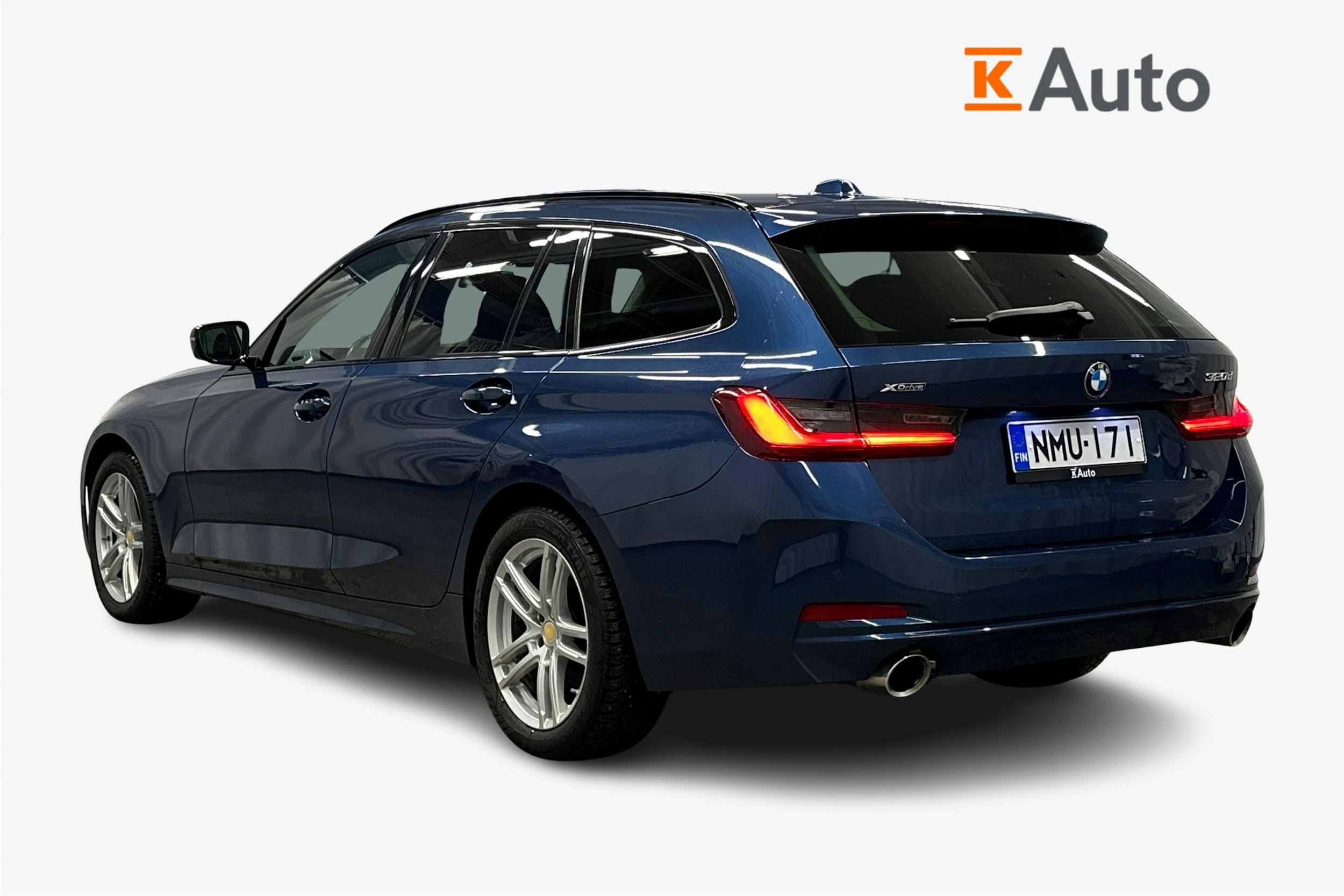 sininen BMW 320 2022 kuva 2.