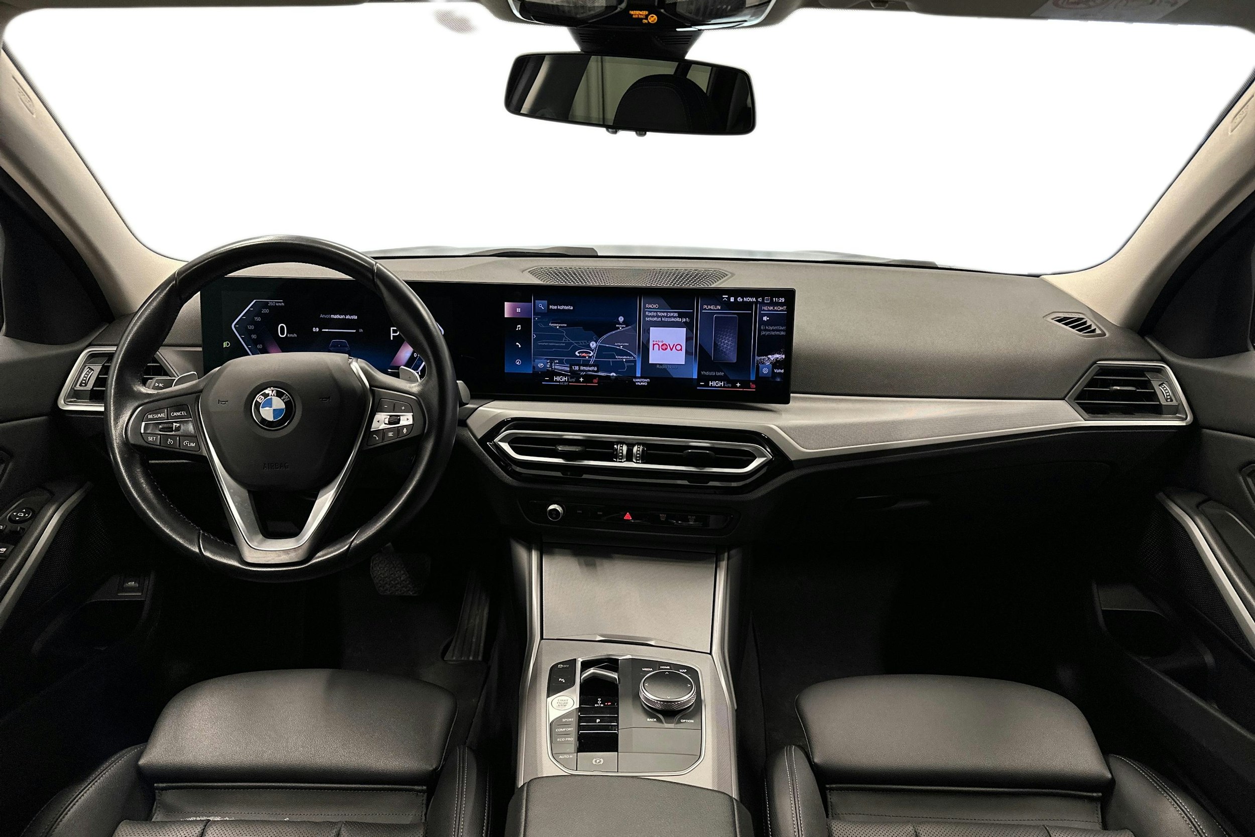 sininen BMW 320 2022 kuva 9.