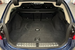 sininen BMW 320 2022 kuva 14.