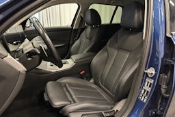 sininen BMW 320 2022 kuva 17.