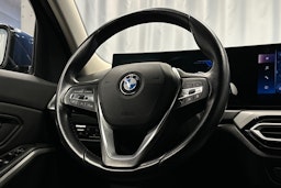 sininen BMW 320 2022 kuva 18.