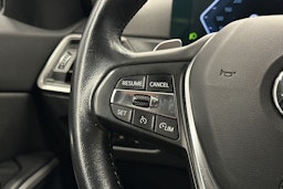 sininen BMW 320 2022 kuva 19.