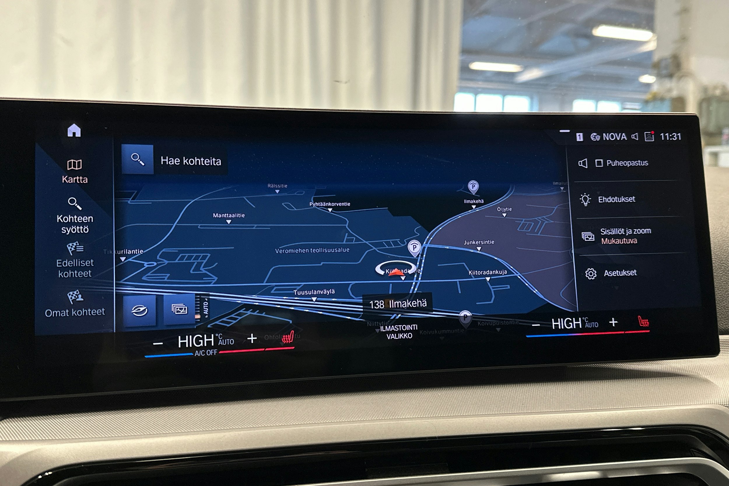 sininen BMW 320 2022 kuva 23.