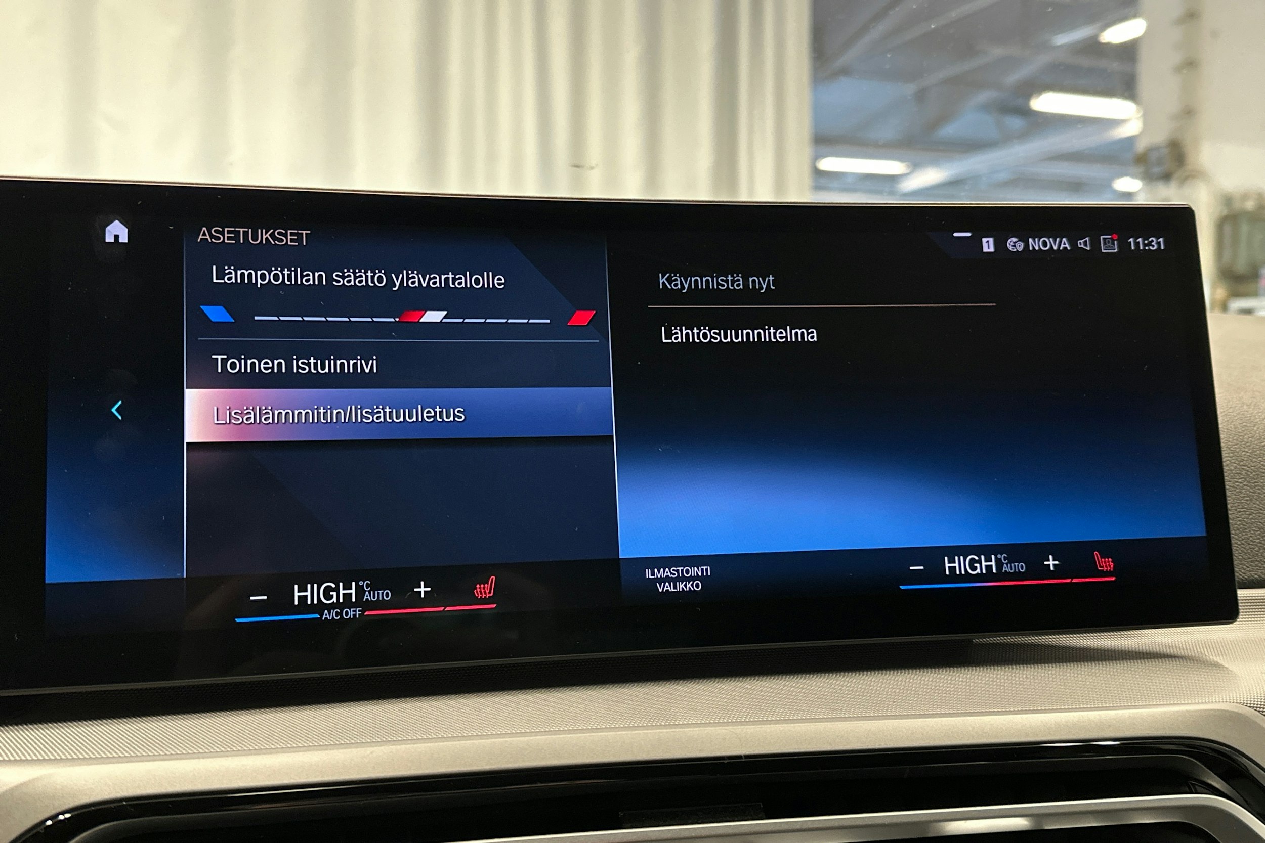 sininen BMW 320 2022 kuva 24.