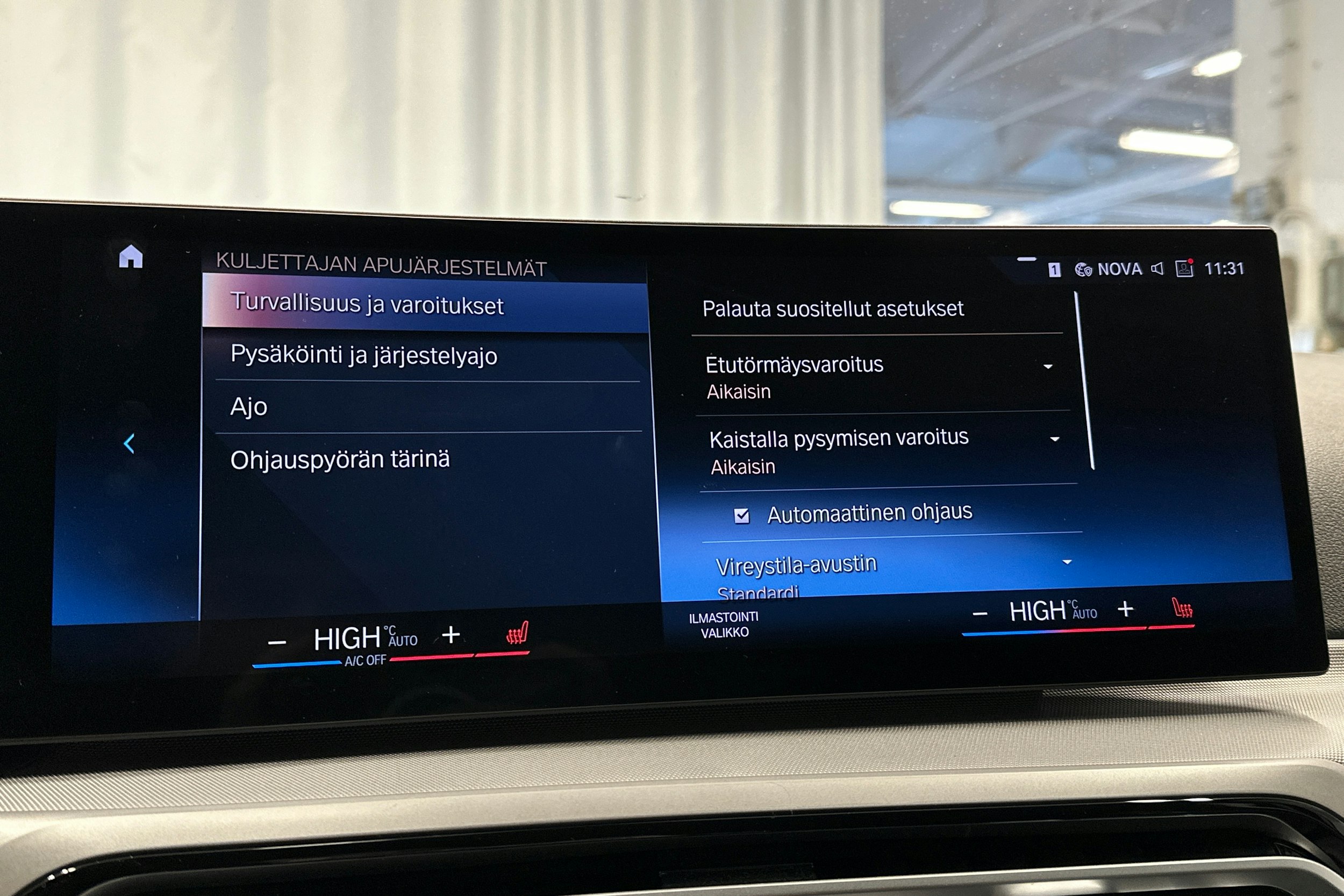 sininen BMW 320 2022 kuva 25.