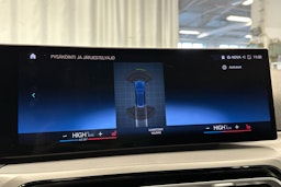 sininen BMW 320 2022 kuva 27.