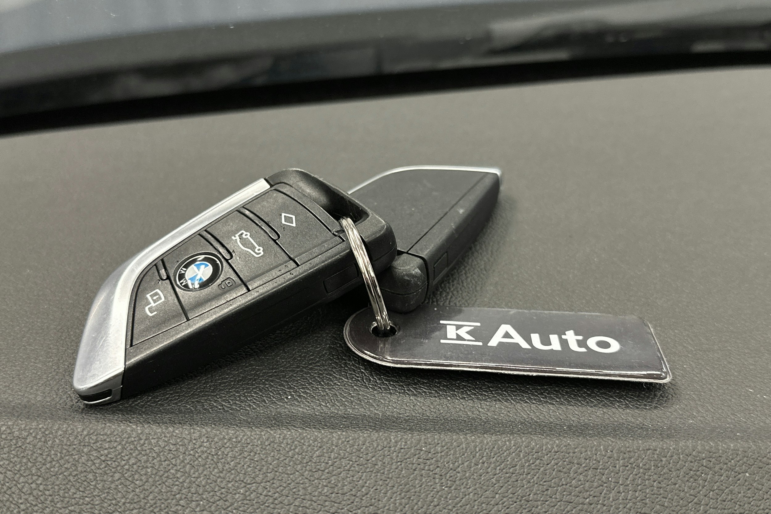 sininen BMW 320 2022 kuva 29.