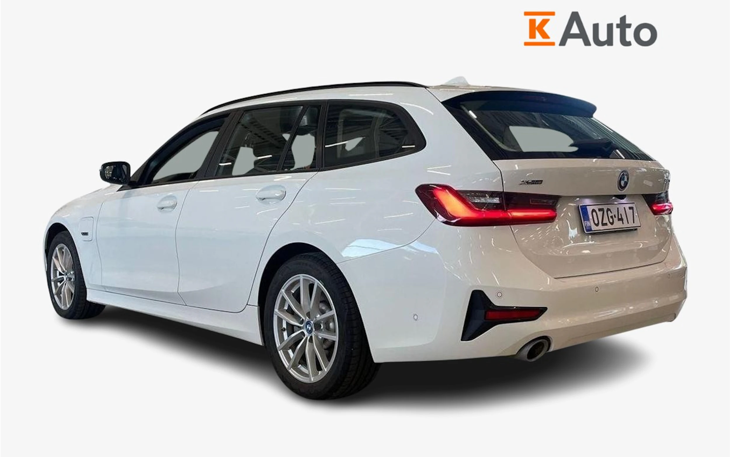 valkoinen BMW 320 2022 kuva 2.