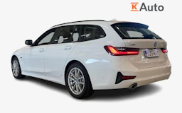 valkoinen BMW 320 2022 kuva 2.